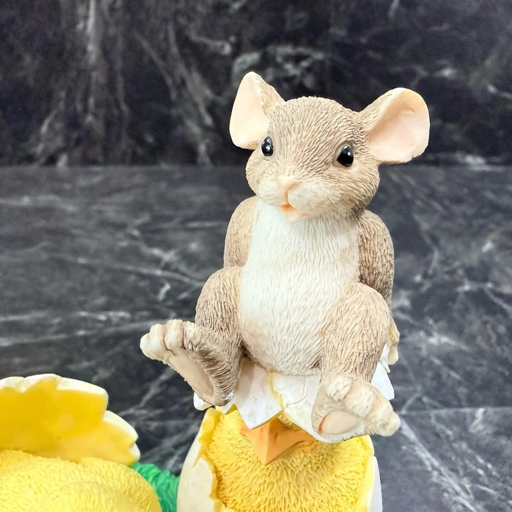 CHARMING TAILS “What’s Hatchin’?” #88/600 Mouse and Chicks Figurine